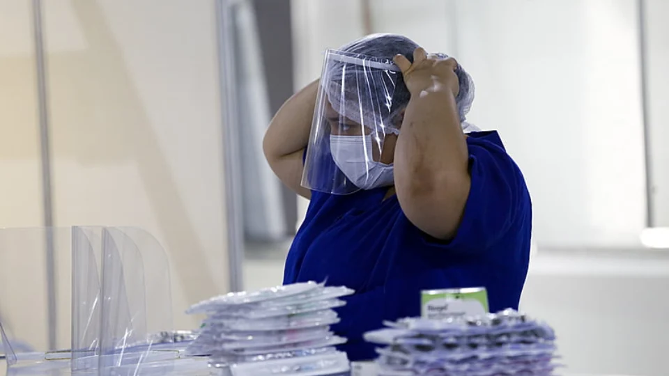 Senado aprova uso de fundo de combate à Covid-19 para o pagamento do piso da enfermagem, mas não apresenta solução de longo prazo