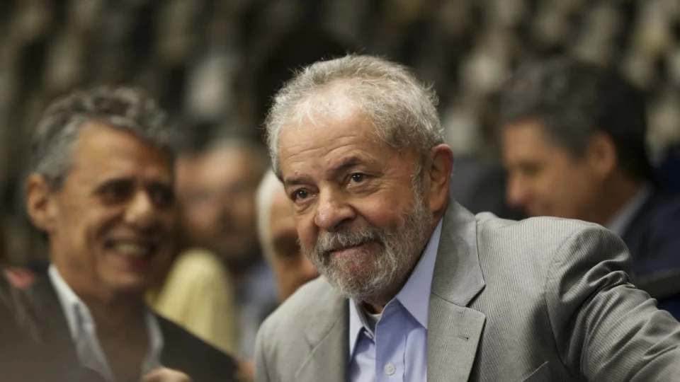 Datafolha: Lula mantém 45%, Bolsonaro baixa para 33%