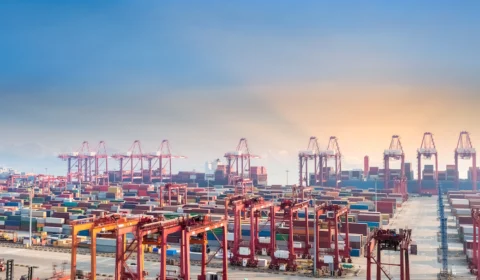 Balança comercial registra saldo positivo de US$ 6,7 bilhões em novembro. No ano, está positiva em US$ 58 bi devido à exportação de commodities