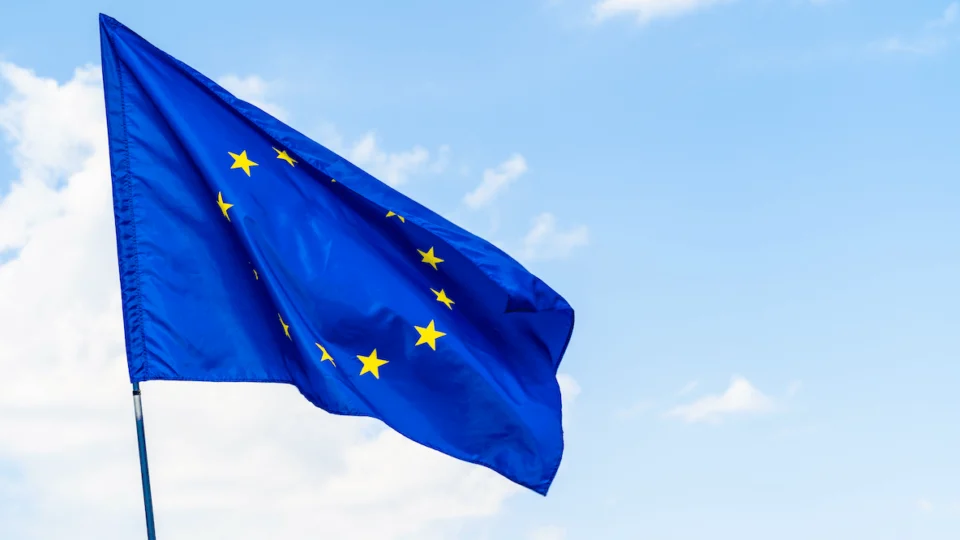 Pressionado pela inflação, BCE eleva juros da zona do euro em 0,50 p.p. Banco da Inglaterra também reajusta taxa na mesma base