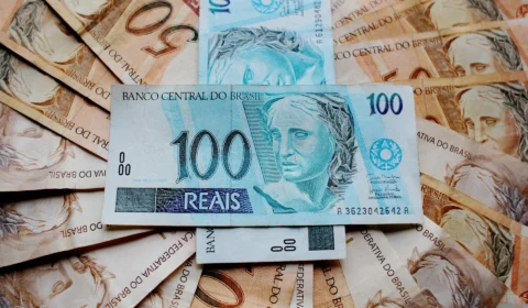 Conta de luz explode e consumidor tem que escolher entre comprar comida e pagar energia
