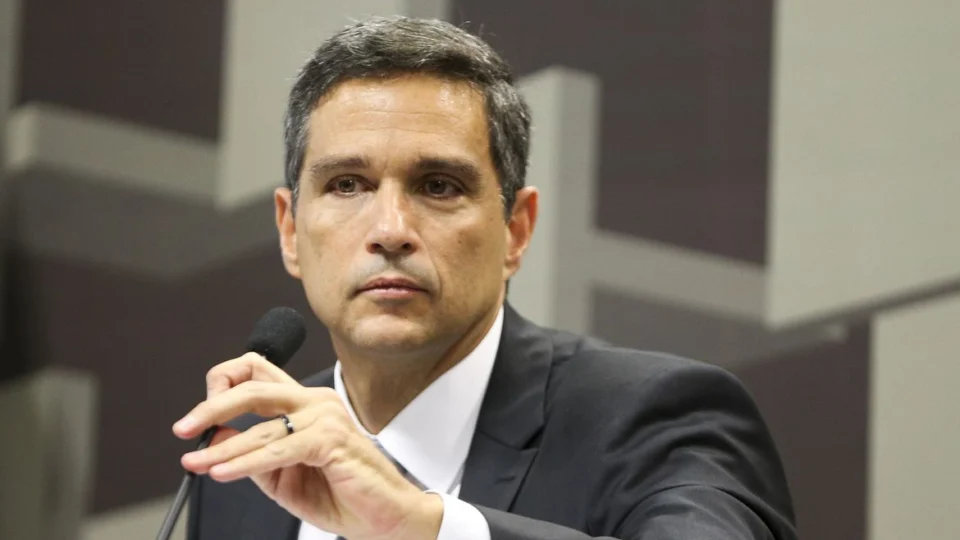 Petróleo e herança inflacionária estão entre as justificativas de Campos Neto para estouro da meta da inflação