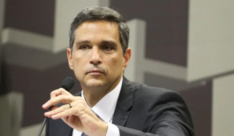 Em evento, presidente do BC sinaliza que inflação ainda “inspira cuidados” e que deflação é fruto de medidas (eleitoreiras) do governo