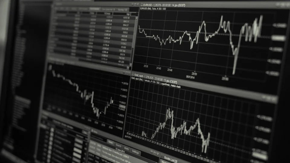 Bolsas mundiais recuam com investidores preocupados com taxa de juros nos EUA