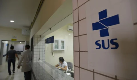 Em benefício do orçamento secreto, Bolsonaro corta verba de 12 programas da Saúde. Cortes já chegam a R$ 3,3 bilhões