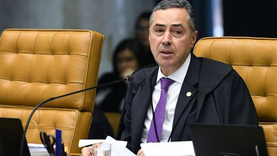 Ministro Luís Roberto Barroso é internado após passar mal em Brasília