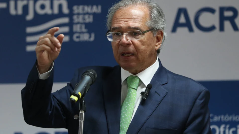 Paulo Guedes prepara mudança no IRPF. Ministro quer decretar fim das deduções com saúde e educação
