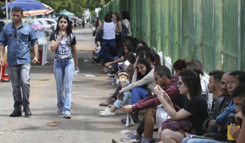 24% dos jovens na faixa dos 25 aos 34 anos não estudam nem trabalham no Brasil