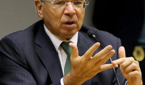 Falastrão como o chefe, Paulo Guedes diz “roubamos menos”, ao sugerir a Bolsonaro comparação com Lula