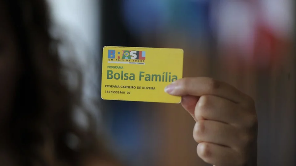 Com foco no Bolsa Família de R$ 600, texto da PEC da Transição deve ser apresentado nesta 4ª (16). Estão previstos R$ 175 bi fora do teto de gastos