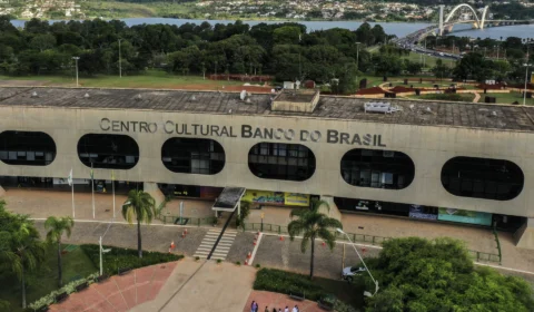 Equipe de transição é dividida entre economistas com histórico liberal e representantes do PT