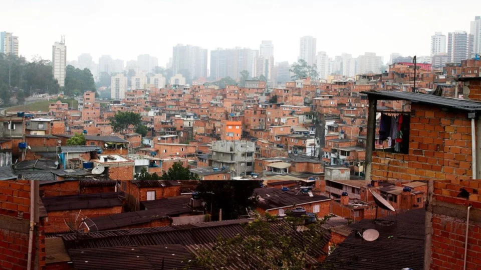 IBGE: apesar da queda acentuada da pobreza, desigualdades se mantêm