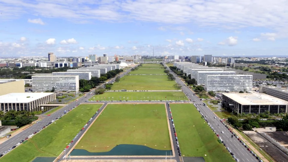 Retomada da reforma administrativa por Lira tem como foco desgastar relação do governo com servidores públicos