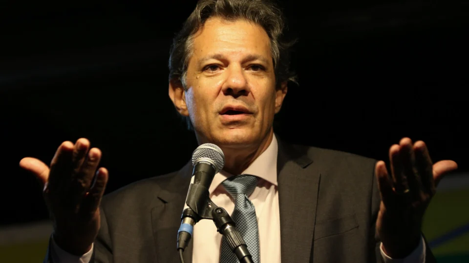 Fernando Haddad afirma que taxa de câmbio e de juros são variáveis importantes para o investidor ter previsibilidade