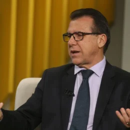Empresários ‘modernos’ e de ‘cabeça arejada’ já acabaram com escala 6×1, diz ministro do Trabalho