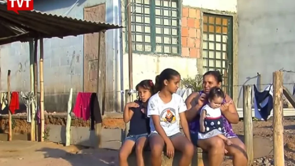 Estudo mostra que mães solo têm renda 39% menor que a dos pais casados