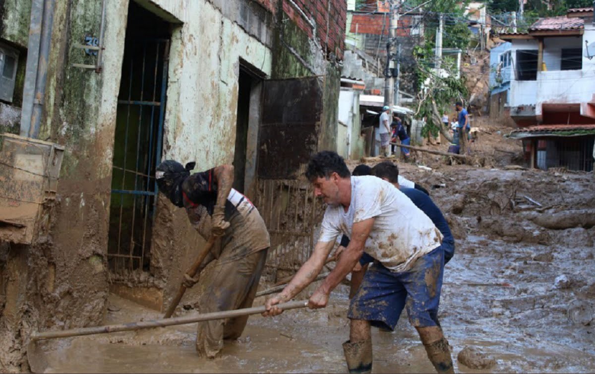 Ministério da Fazenda, desastres; chuvas; destruição; deslizamento de terra