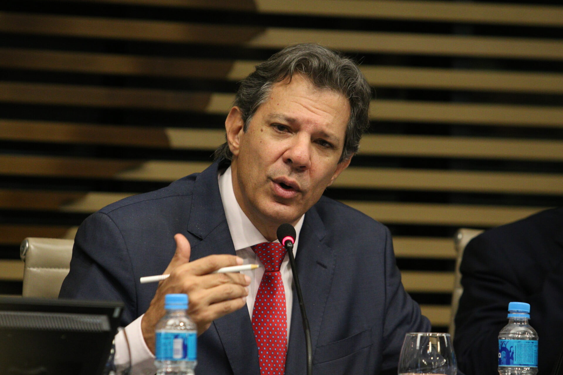 receita federal, preço da gasolina, imposto sobre combustíveis, meta de inflação, Fernando Haddad, decisão do copom