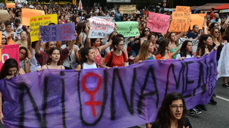 Desigualdade de gênero no mercado de trabalho faz com que as mulheres ganhem 78% do que recebem os homens