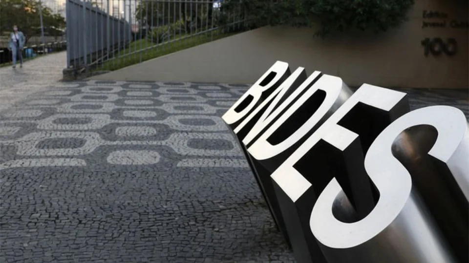 BNDES libera R$ 5,6 bi para fomento de projetos de grandes empresas