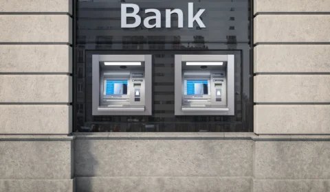Após falência do SVB, clientes procuram grandes bancos. Fundador da gestora Black Rock não descarta efeito dominó no setor bancário