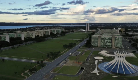 Governo propõe 9% de reajuste salarial para servidores, diz categoria