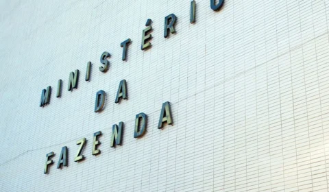 Com juro alto, Fazenda reduz para 2,2% projeção de crescimento do PIB em 2025