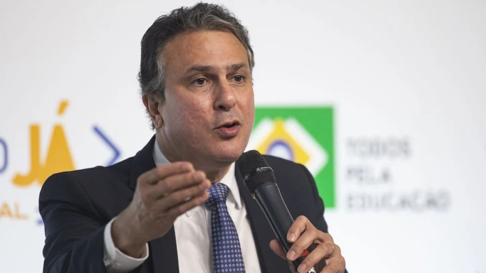 MEC anuncia reajuste no piso salarial para professores