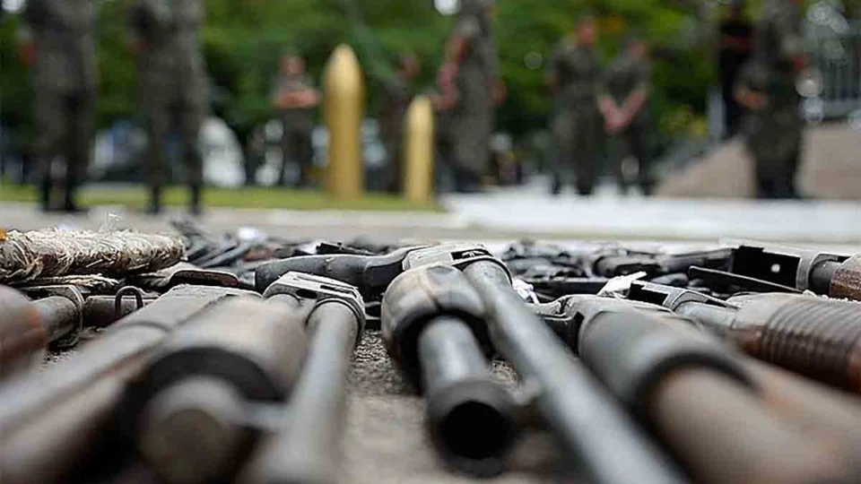 Governo Lula busca acelerar programa contra o tráfico de armas após operação no RJ