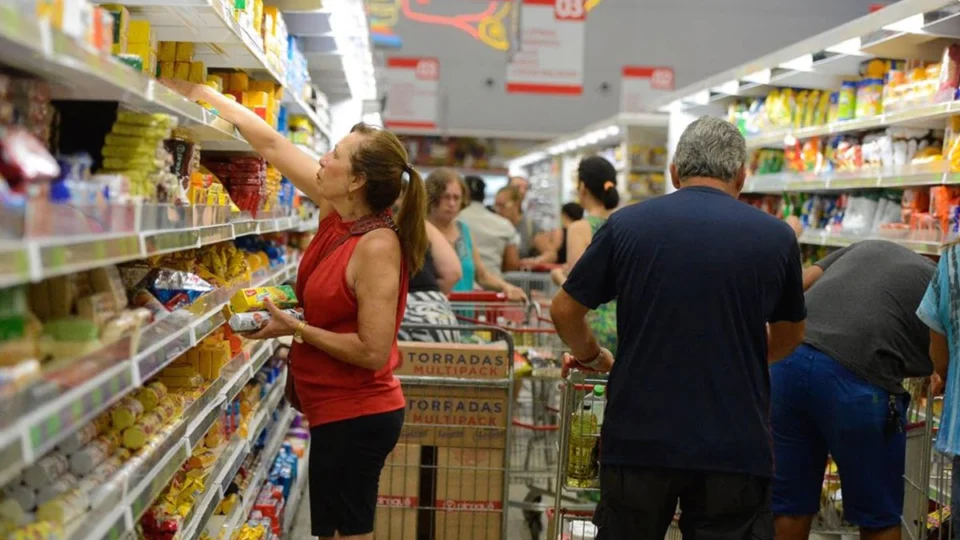 Confiança do Consumidor sobe 1,9 ponto em junho