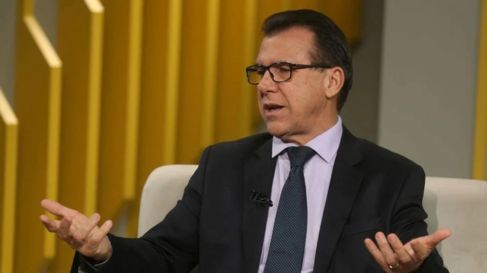 Marinho defende contribuição para fortalecer negociação coletiva, e Paim fala em buscar consenso