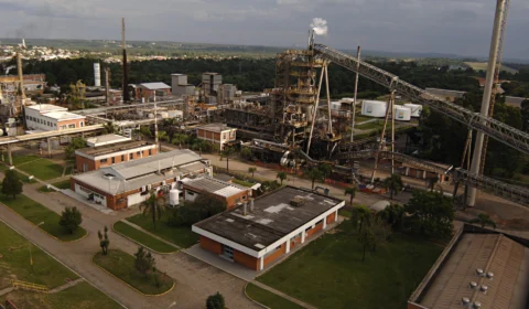 Entidades vão à Justiça para reverter calote de R$ 140 mi em venda de refinaria da Petrobras