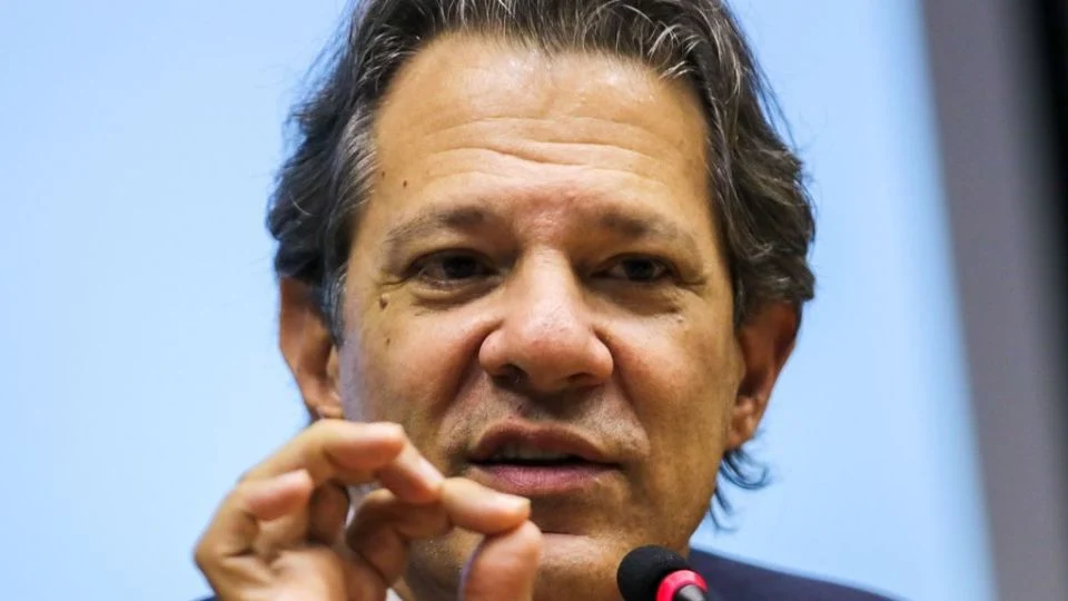 Isenção de IR e reforma tributária estão na agenda econômica 2025-2026 de Haddad