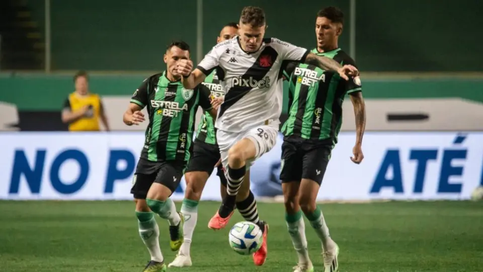 Vasco vence América-MG com gol nos acréscimos e sai do Z4 do Brasileirão