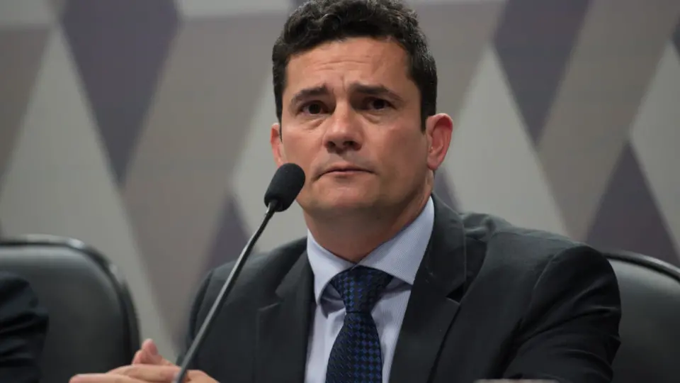 Fux pede vista e suspende julgamento de recurso de Moro no STF