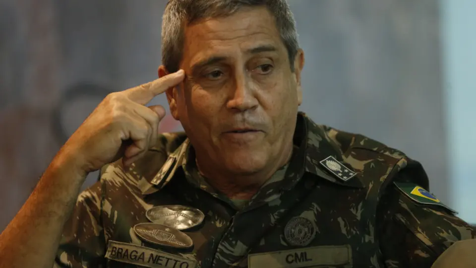 Quarto-cela de Braga Netto em QG é vigiado 24 horas por policiais do Exército
