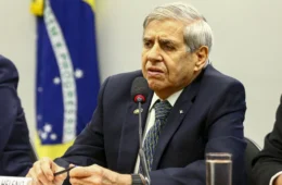 General Heleno deixa cela no Comando Militar para cumprir prisão domiciliar