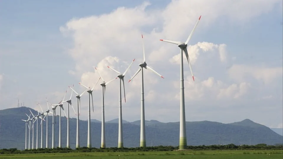 Brasil dá até quatro vezes mais incentivos aos combustíveis fósseis do que às fontes de energia renováveis
