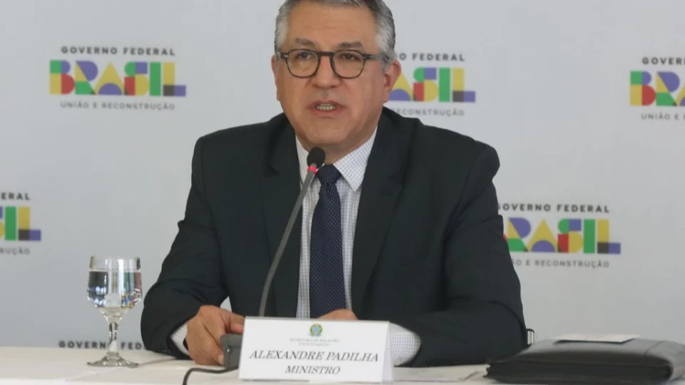 Padilha diz que governo Lula “fechou torneiras” e tem “compromisso com o arcabouço fiscal”