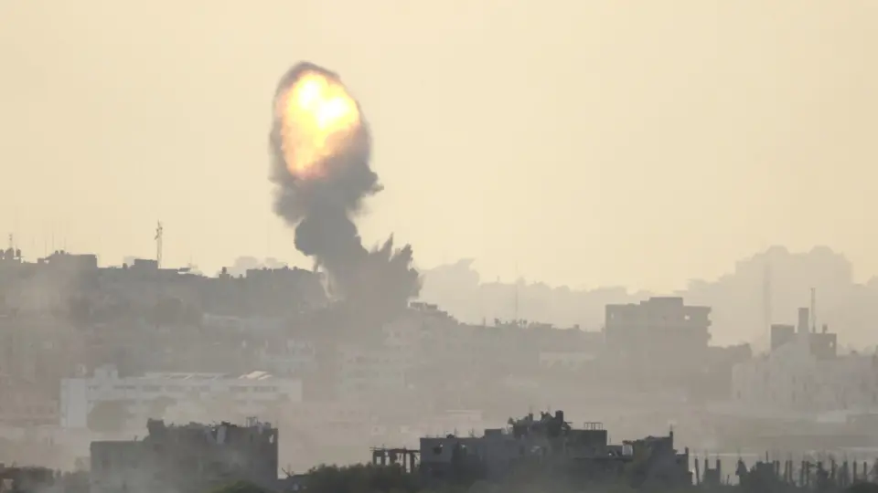 Israel faz o ataque mais intenso contra Gaza, com 600 alvos atingidos