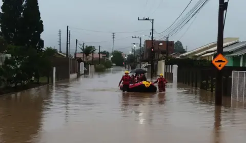 Chuvas em Santa Catarina deixam 26 desabrigados e afetam mais de 400 casas