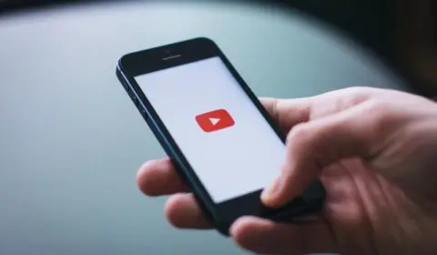 Governo eleva classificação indicativa do YouTube de 14 para 16 anos