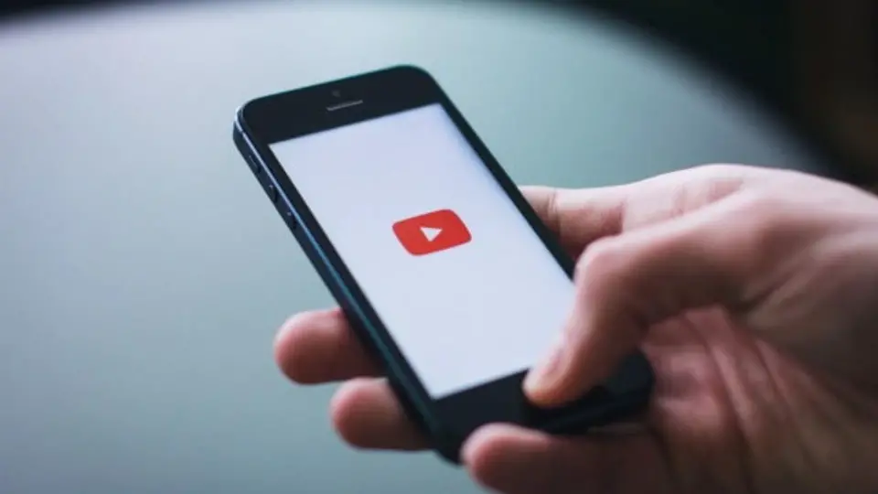 Governo eleva classificação indicativa do YouTube de 14 para 16 anos