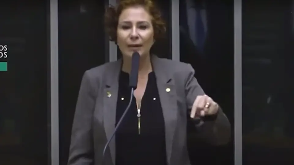Bolsonaristas fazem uso político da guerra, com fake news contra esquerda
