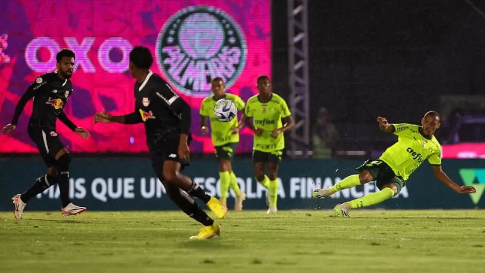 Palmeiras perde para o Red Bull Bragantino e Santos goleia o Vasco