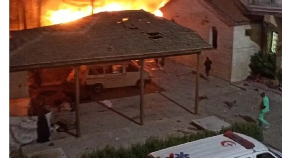 Bombardeio a um dos principais hospitais em Gaza provoca centenas de mortes