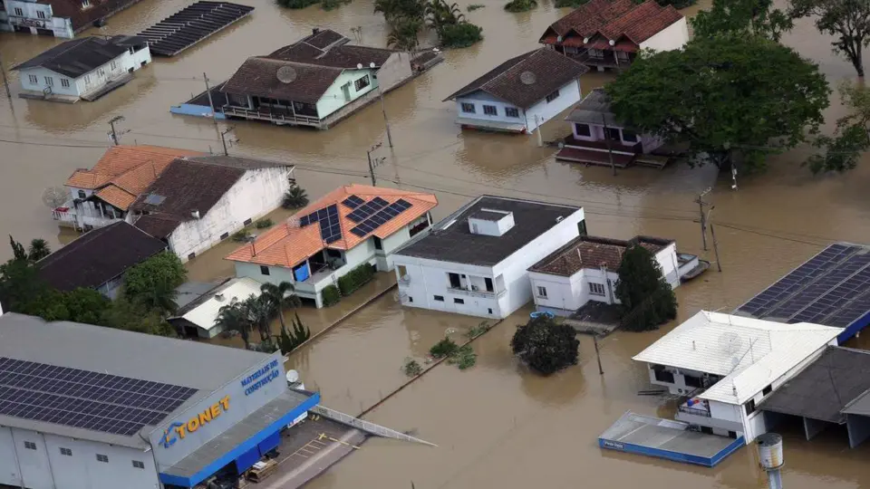 Risco de inundações provoca fechamento de comportas em Santa Catarina