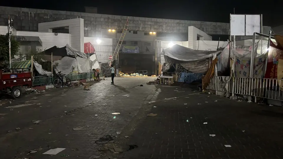 Soldados israelenses invadem o hospital Al Shifa, em Gaza