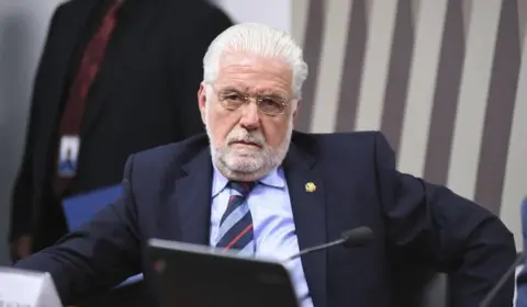 Jaques Wagner vai a Lula tentar se manter na liderança do governo no Senado