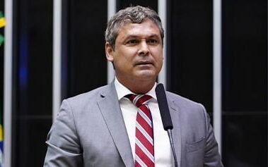 Lindbergh vai ao STF anular acusação de ‘armação’ contra vice de Flávio Bolsonaro